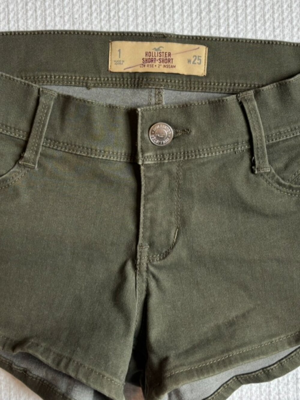 HOLLISTER Olive Green Low-Rise Short Shorts Size 1/25 - Picture 3 of 9